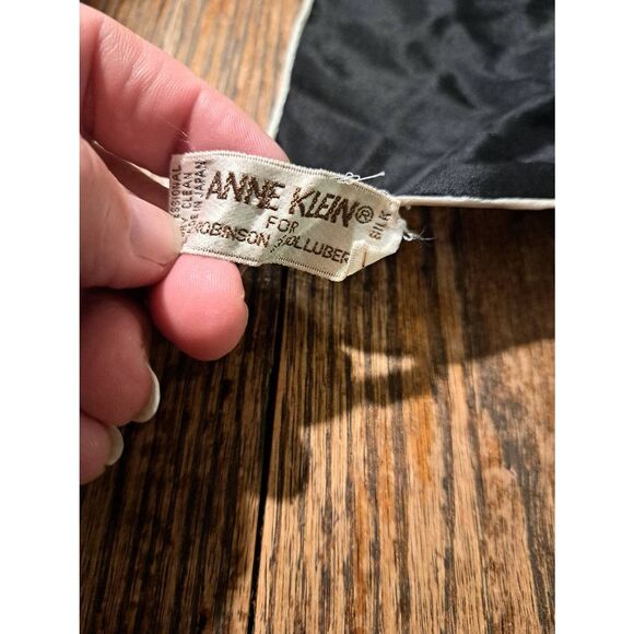 Vintage Anne Klein for Robinson Golluber Silk Scarf 20x20 Signed Made in Japan - Picture 3 of 3